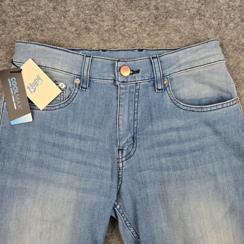 Mugsy Jeans 30x30 Mens Light Wash Stretch Denim Cooldowns Coolmax FLX9CTL NWT - Picture 2 of 10
